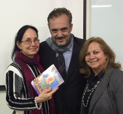 Da esquerda para a direita, a professora Olga Valeska, o autor Rogério Zola e a pesquisadora Nora Vaz